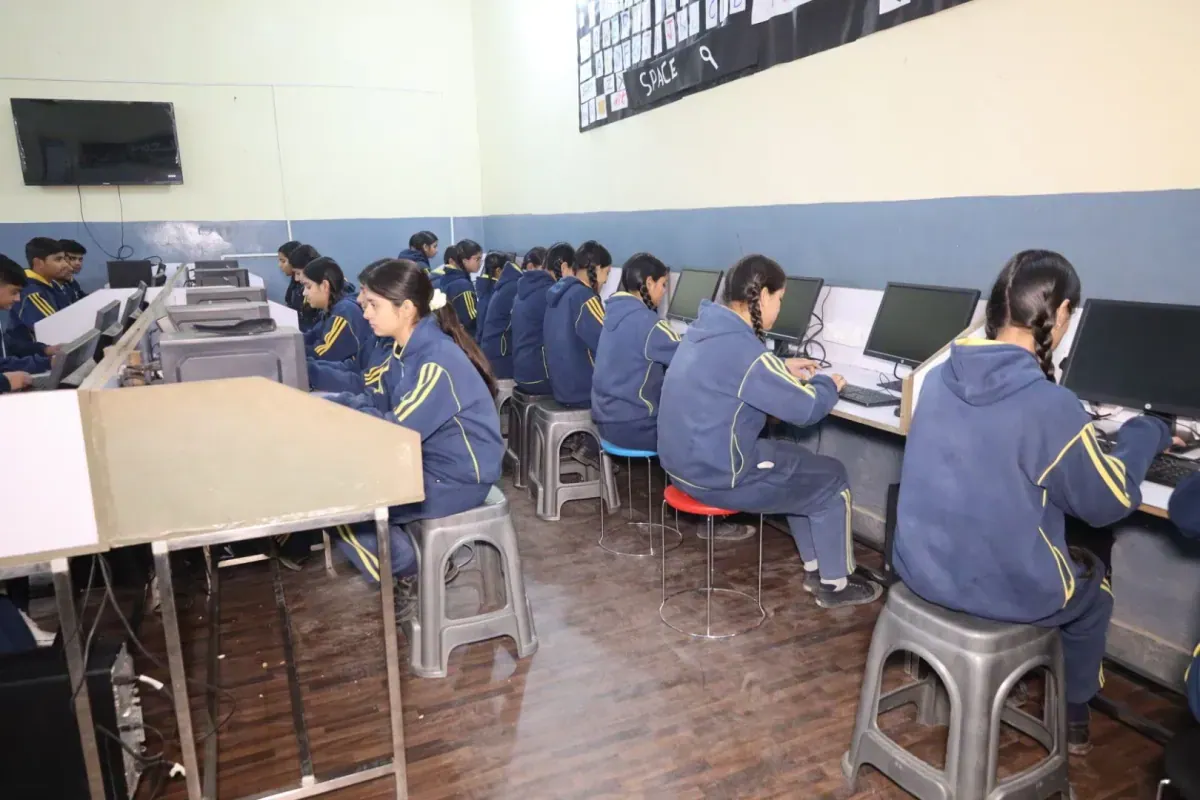 Students working in the computer lab